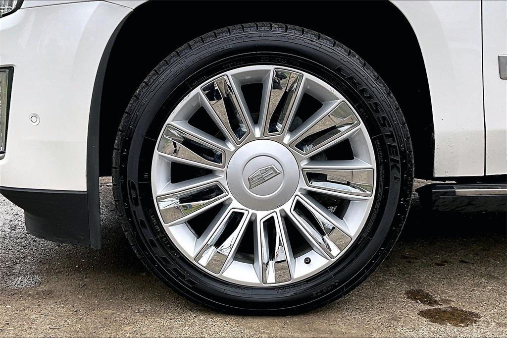 used 2018 Cadillac Escalade ESV car, priced at $35,095