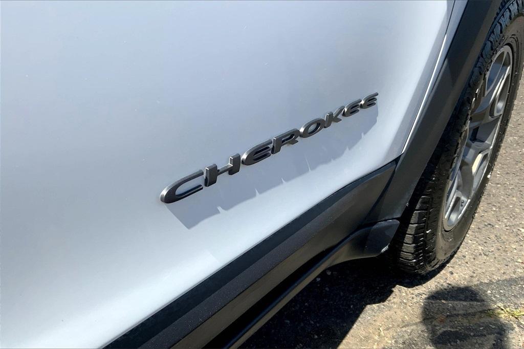 used 2020 Jeep Cherokee car, priced at $23,229