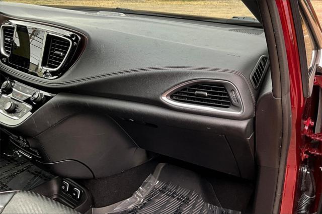 used 2020 Chrysler Pacifica Hybrid car, priced at $31,564