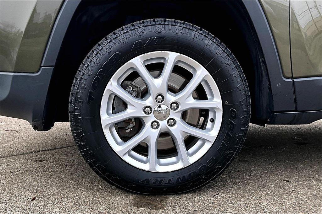 used 2016 Jeep Cherokee car, priced at $8,020