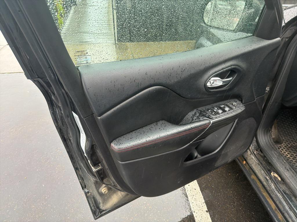 used 2016 Jeep Cherokee car, priced at $9,235