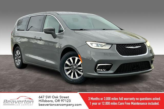 used 2022 Chrysler Pacifica Hybrid car