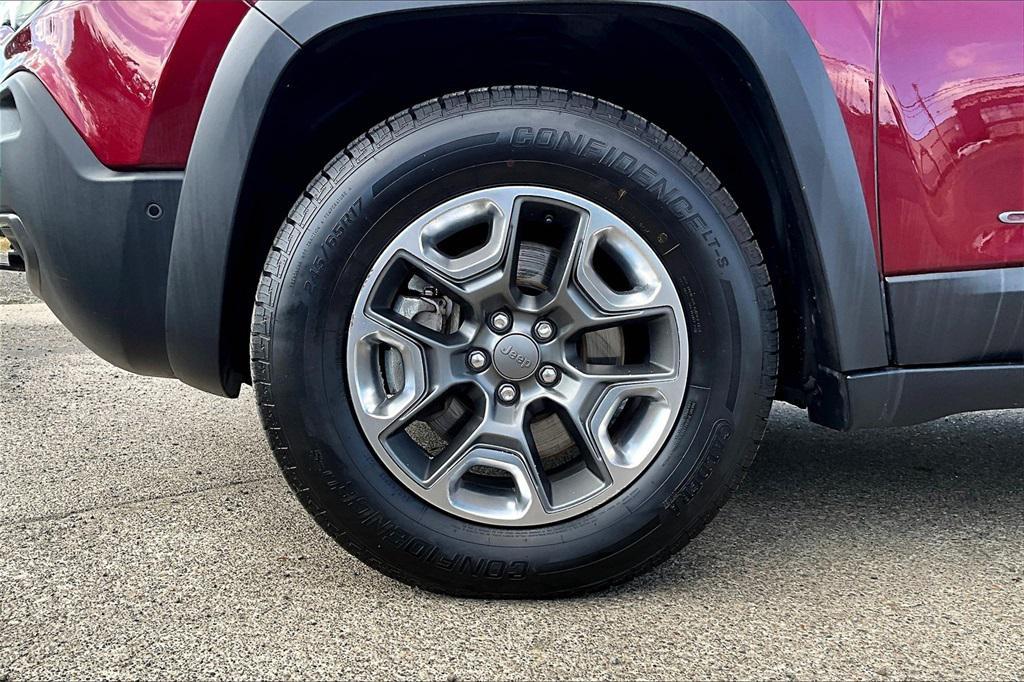 used 2019 Jeep Cherokee car, priced at $19,913