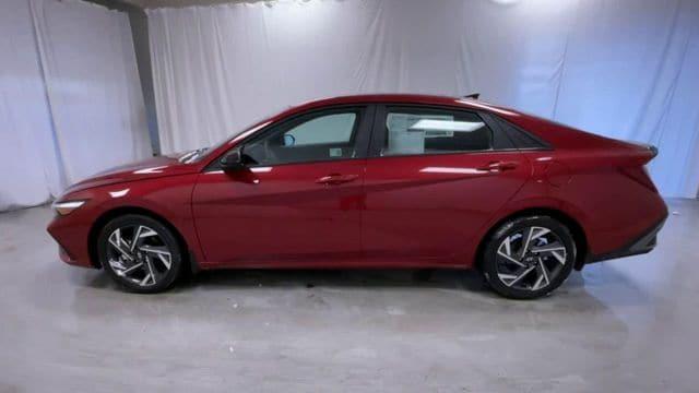 new 2025 Hyundai Elantra car, priced at $22,304