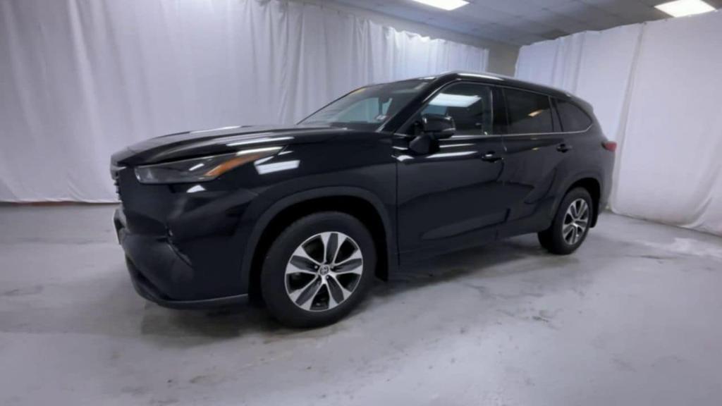 used 2022 Toyota Highlander car, priced at $34,395