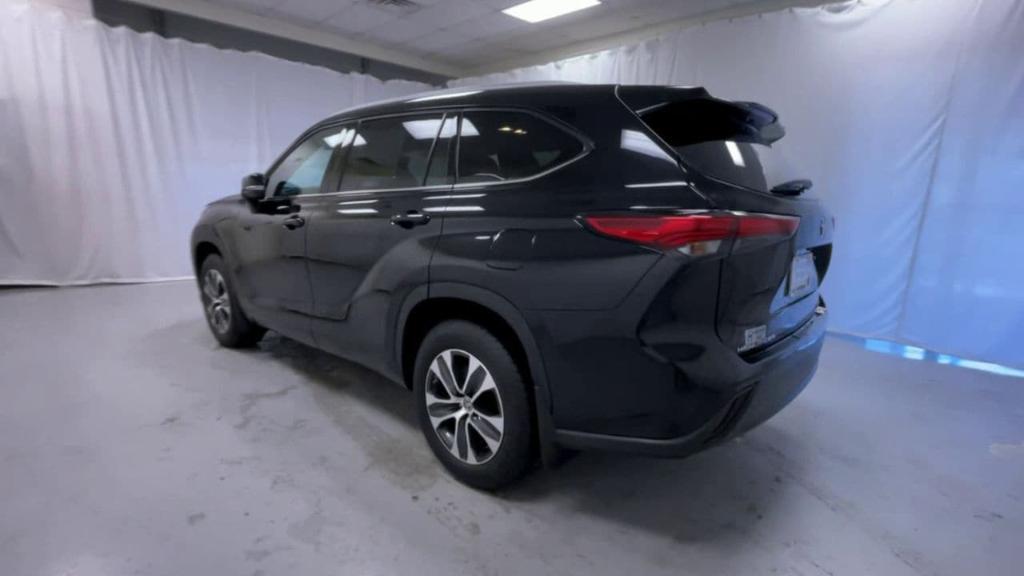 used 2022 Toyota Highlander car, priced at $34,395