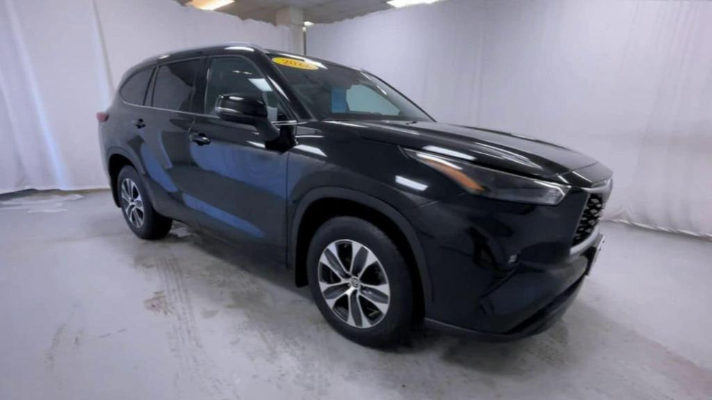 used 2022 Toyota Highlander car, priced at $34,395