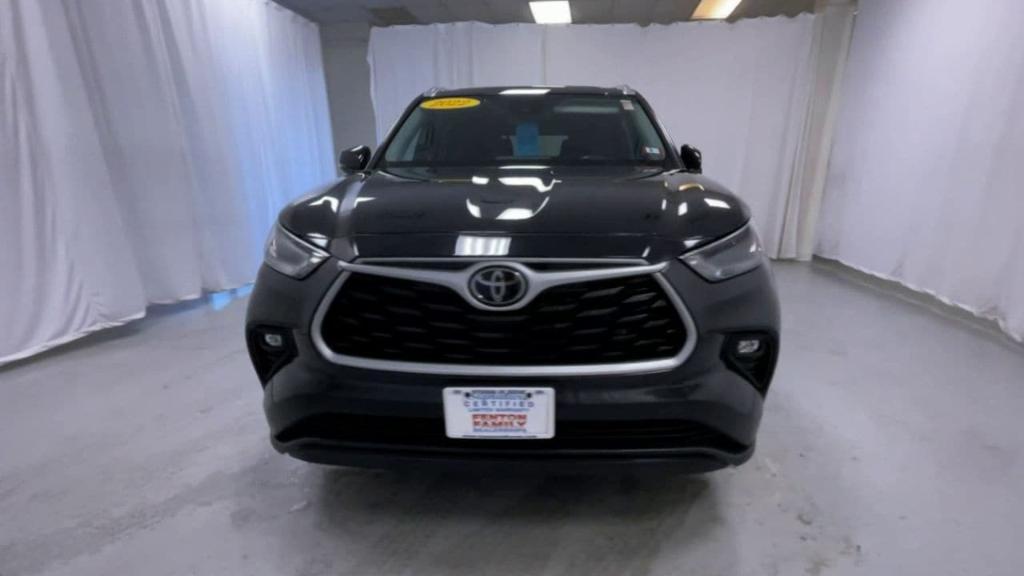 used 2022 Toyota Highlander car, priced at $34,395