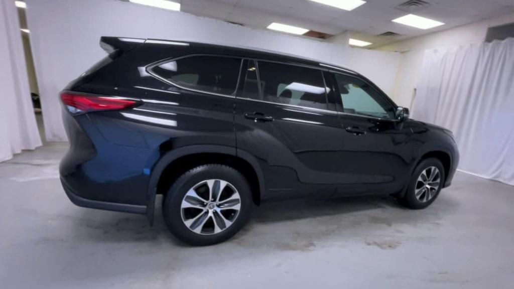 used 2022 Toyota Highlander car, priced at $34,395