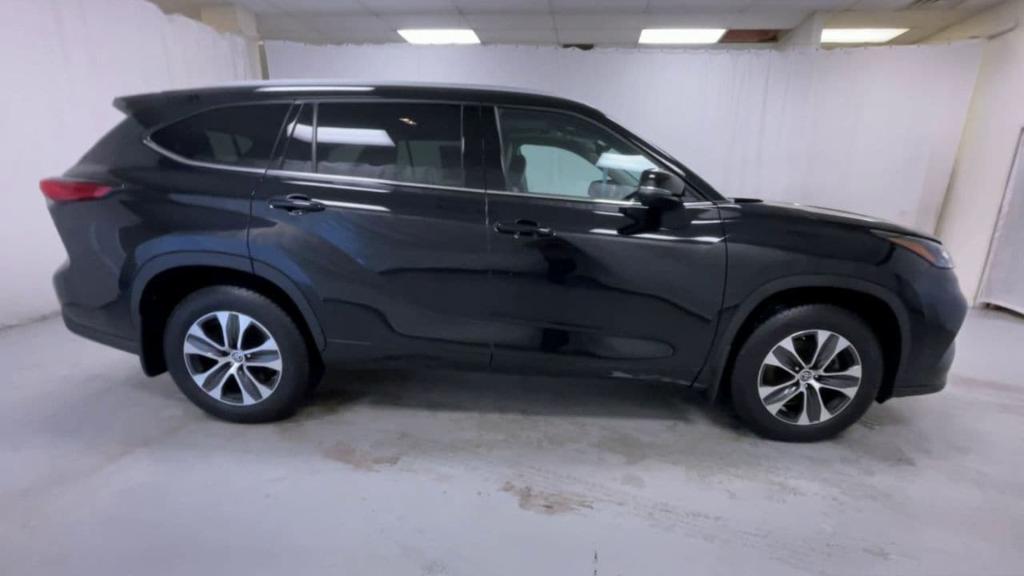 used 2022 Toyota Highlander car, priced at $34,395