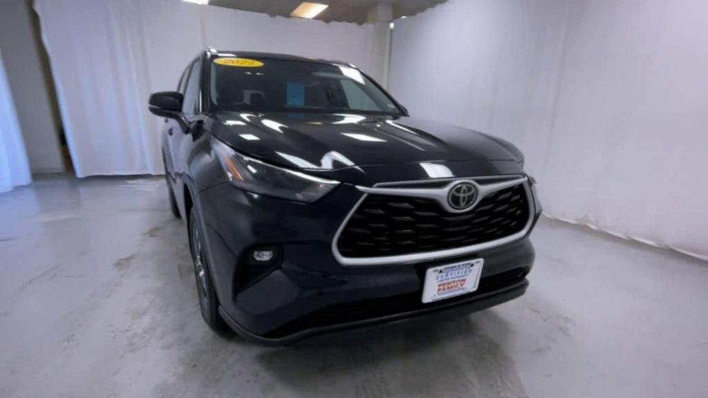 used 2022 Toyota Highlander car, priced at $34,395