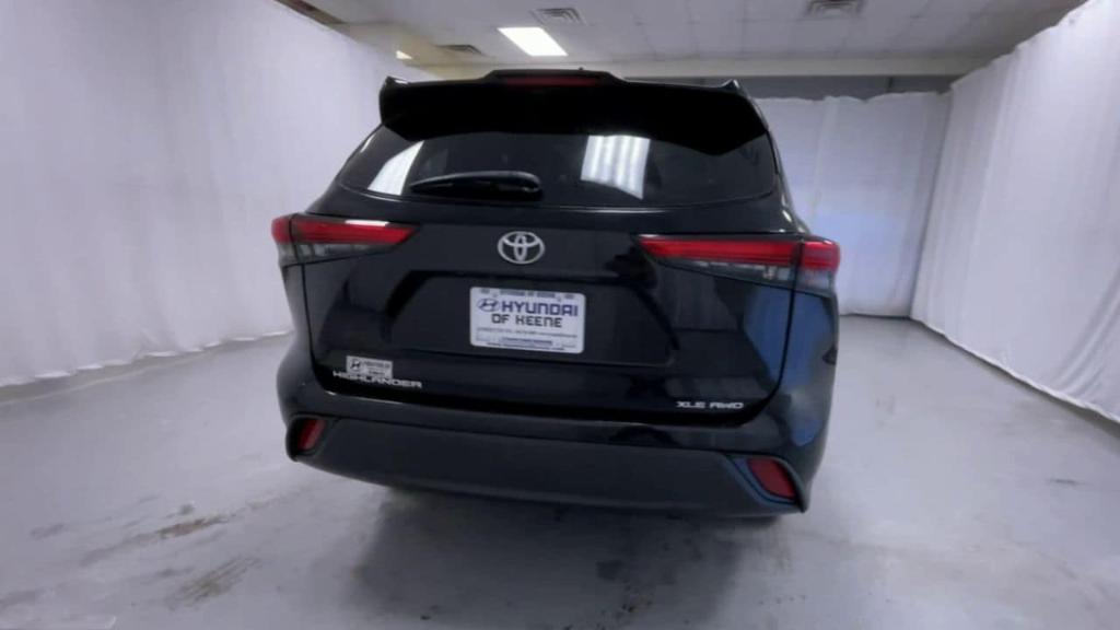 used 2022 Toyota Highlander car, priced at $34,395