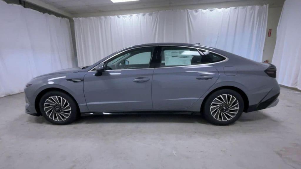 used 2024 Hyundai Sonata Hybrid car, priced at $27,995