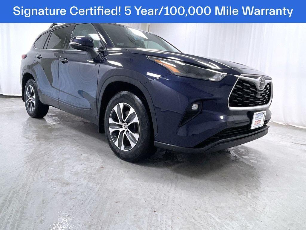 used 2022 Toyota Highlander car, priced at $37,495