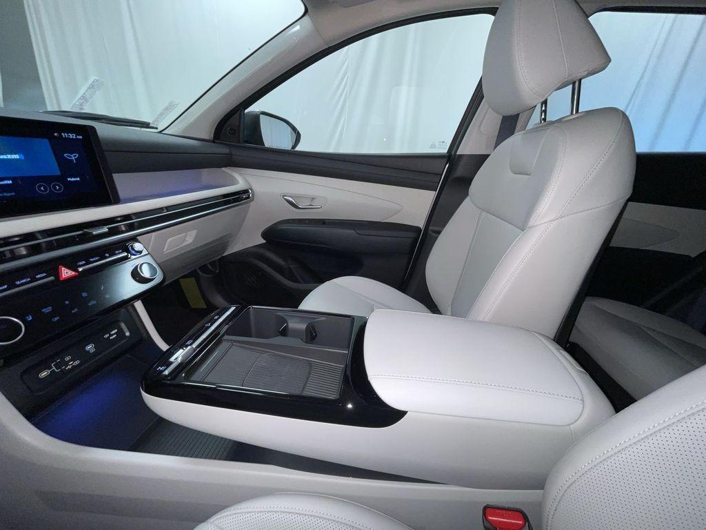 new 2025 Hyundai TUCSON Hybrid car, priced at $35,748