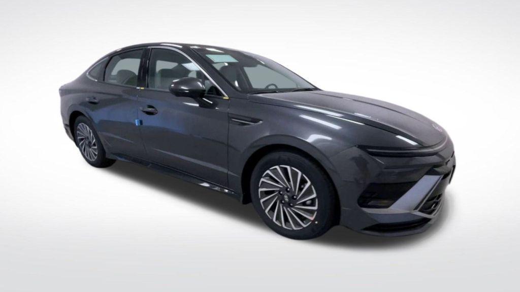 new 2025 Hyundai Sonata Hybrid car, priced at $34,960