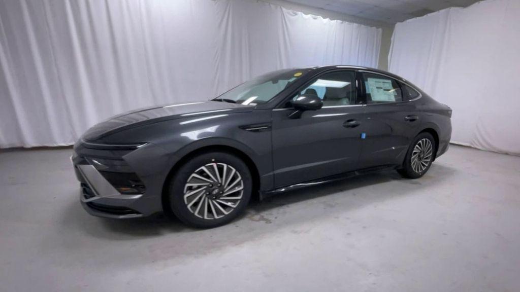 new 2025 Hyundai Sonata Hybrid car, priced at $37,960
