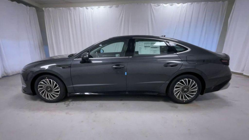 new 2025 Hyundai Sonata Hybrid car, priced at $37,257