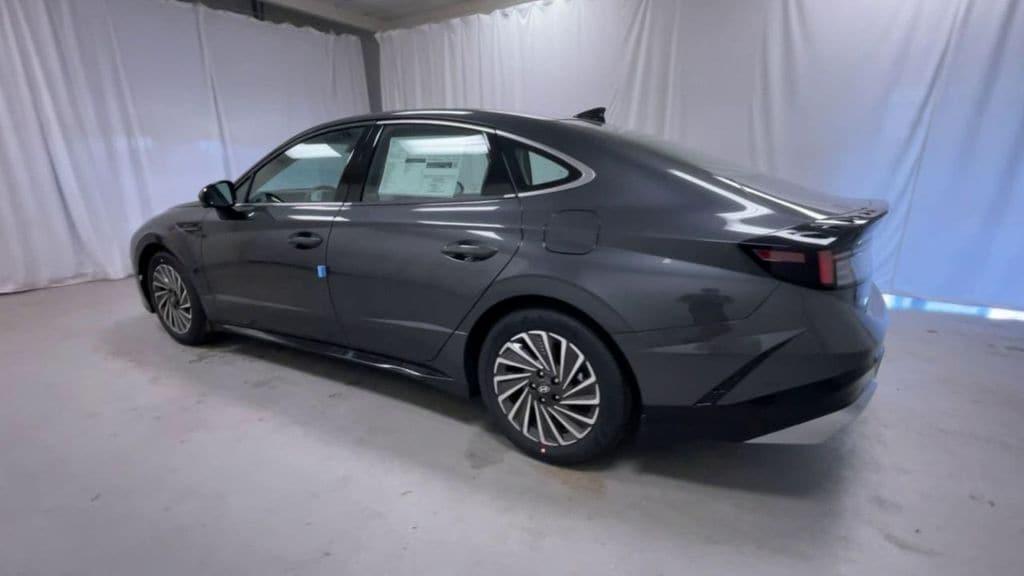new 2025 Hyundai Sonata Hybrid car, priced at $37,960