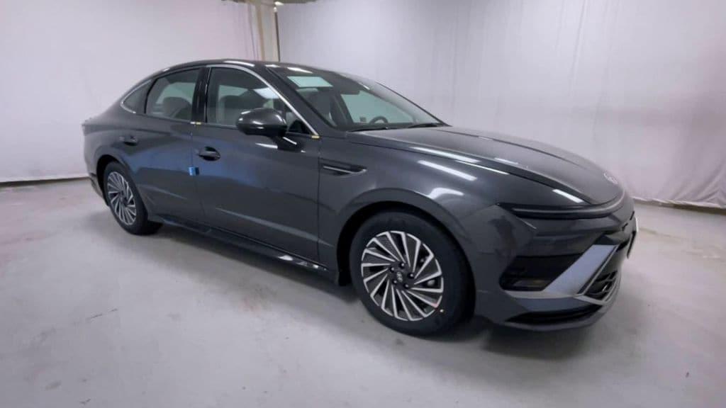 new 2025 Hyundai Sonata Hybrid car, priced at $37,960