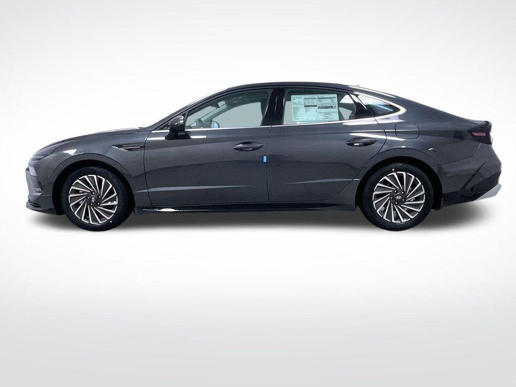 new 2025 Hyundai Sonata Hybrid car, priced at $35,128
