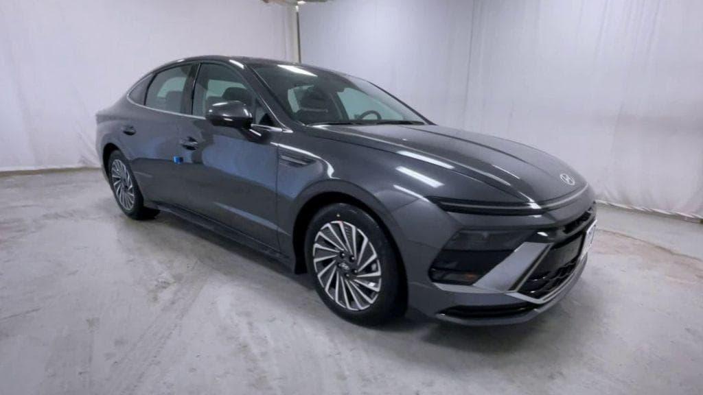 new 2025 Hyundai Sonata Hybrid car, priced at $37,418