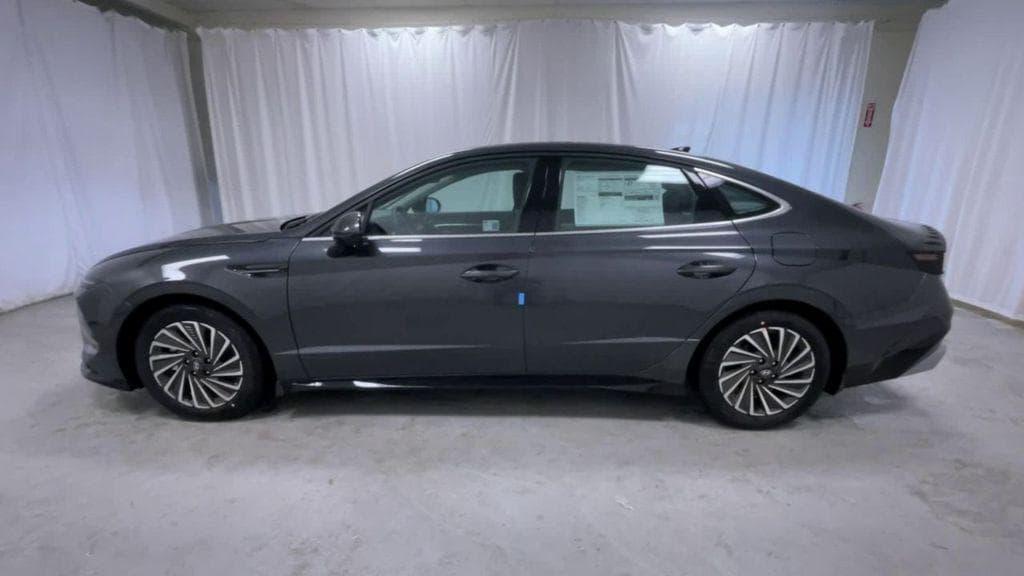 new 2025 Hyundai Sonata Hybrid car, priced at $37,418