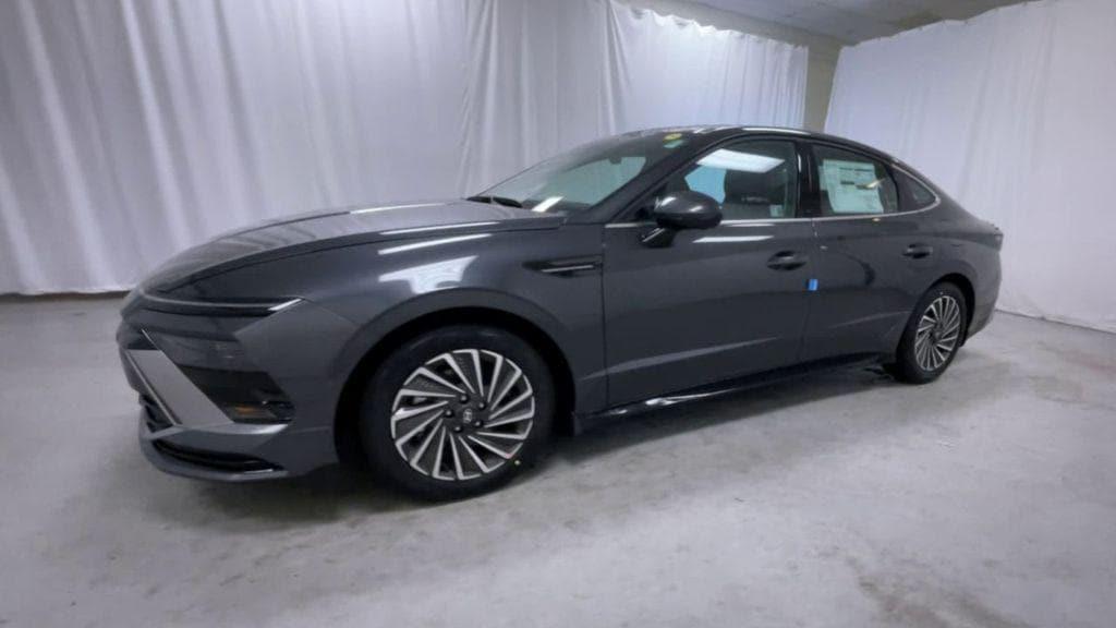 new 2025 Hyundai Sonata Hybrid car, priced at $37,418