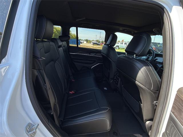 new 2025 Jeep Grand Cherokee car, priced at $52,140