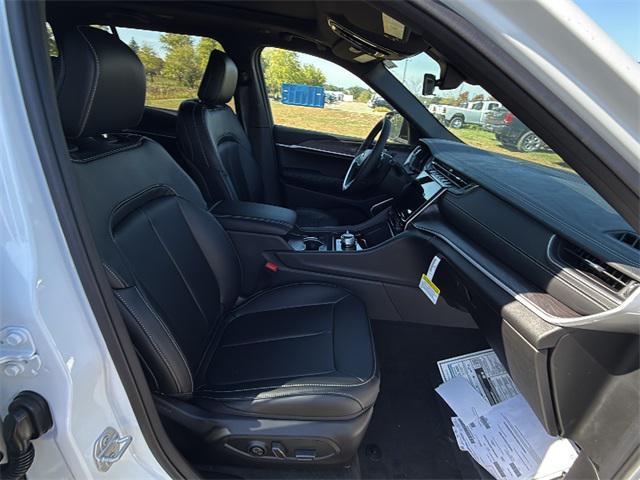 new 2025 Jeep Grand Cherokee car, priced at $52,140