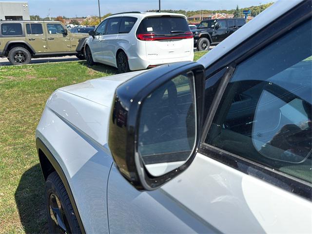 new 2025 Jeep Grand Cherokee car, priced at $52,140