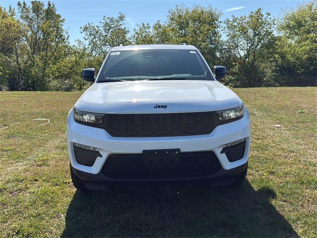 new 2025 Jeep Grand Cherokee car, priced at $52,140