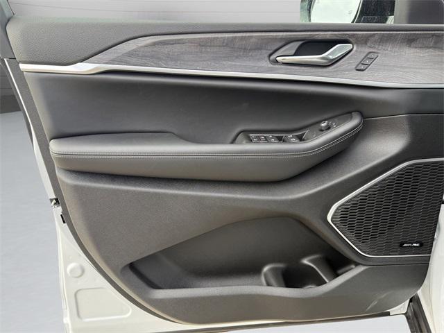 new 2025 Jeep Grand Cherokee L car, priced at $51,617