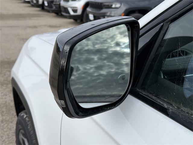 new 2025 Jeep Grand Cherokee L car, priced at $51,617