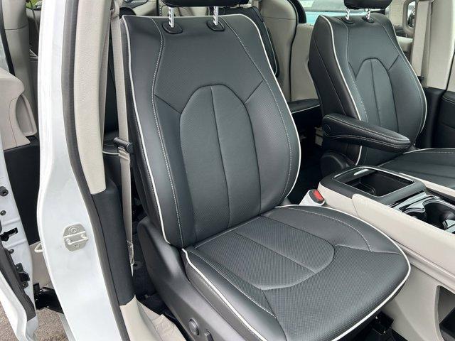 new 2024 Chrysler Pacifica car, priced at $47,855