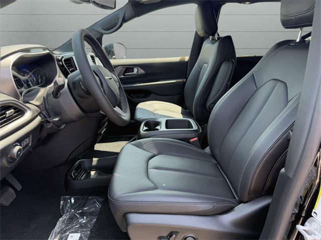 new 2025 Chrysler Pacifica car, priced at $46,060