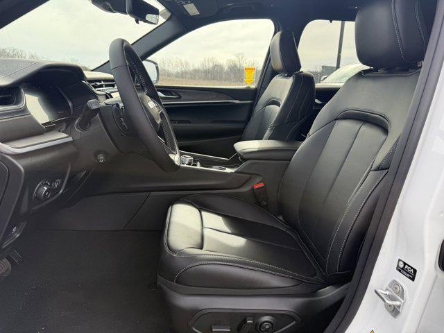 new 2025 Jeep Grand Cherokee car, priced at $49,500