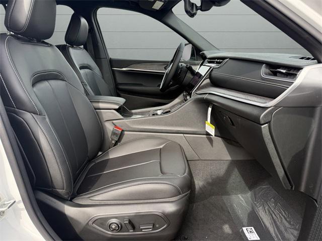 new 2025 Jeep Grand Cherokee car, priced at $52,039