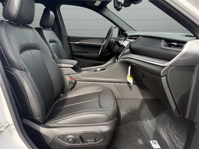 new 2025 Jeep Grand Cherokee car, priced at $50,886