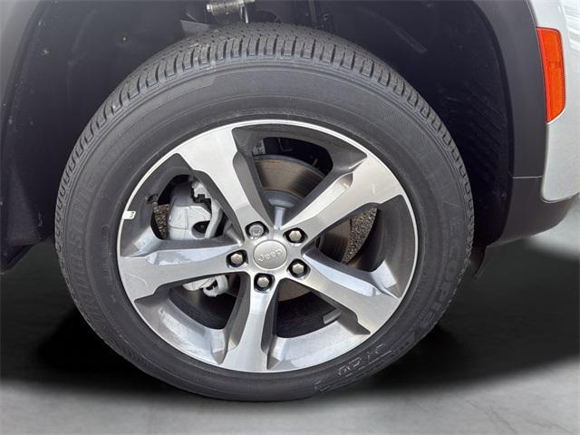 new 2025 Jeep Grand Cherokee car, priced at $50,961