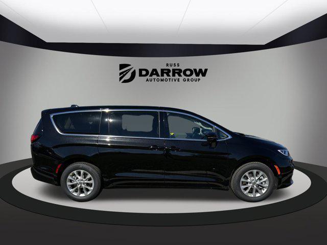 new 2024 Chrysler Pacifica car, priced at $46,085