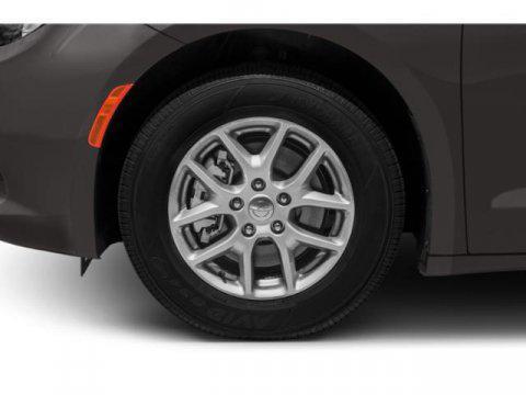 used 2020 Chrysler Pacifica car, priced at $25,556