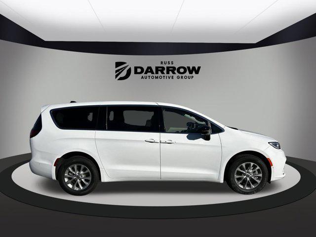 new 2024 Chrysler Pacifica car, priced at $46,085