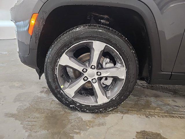 new 2025 Jeep Grand Cherokee car, priced at $47,000