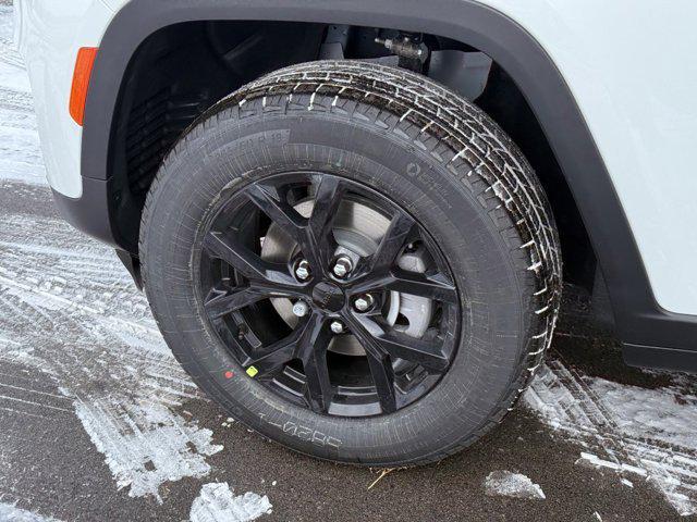new 2025 Jeep Grand Cherokee car, priced at $40,200