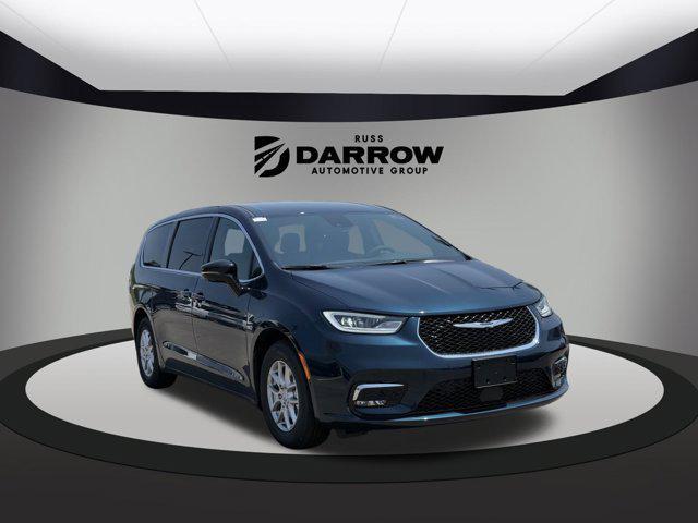 new 2025 Chrysler Pacifica car, priced at $42,060