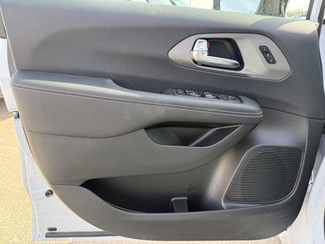 new 2025 Chrysler Pacifica car, priced at $40,500
