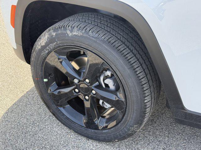 new 2025 Jeep Grand Cherokee car, priced at $41,000