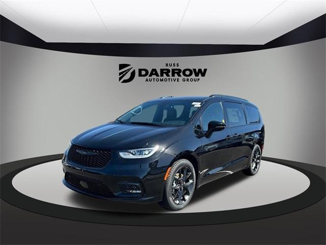 new 2024 Chrysler Pacifica car, priced at $54,165