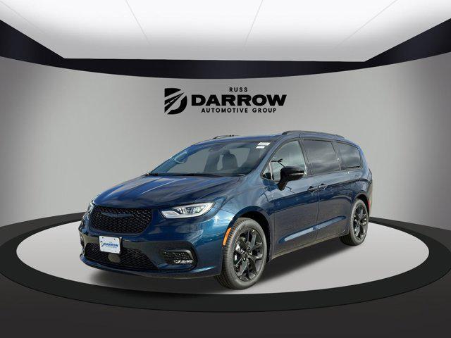 new 2025 Chrysler Pacifica car, priced at $51,735